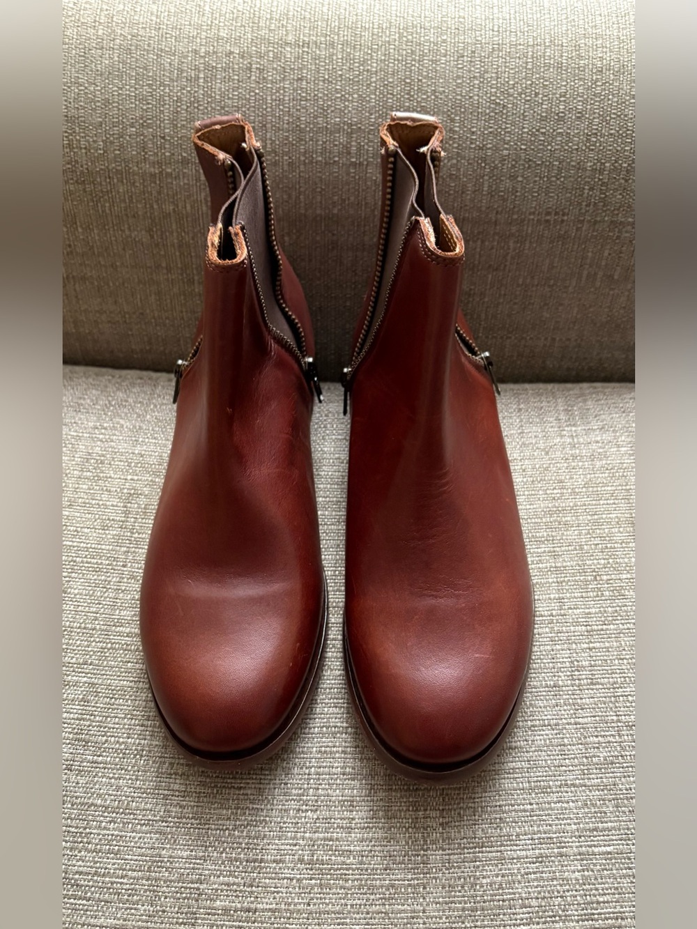 Frye Carly Cognac brown leather zip Chelsea ankle boots. Size 8.5
51426